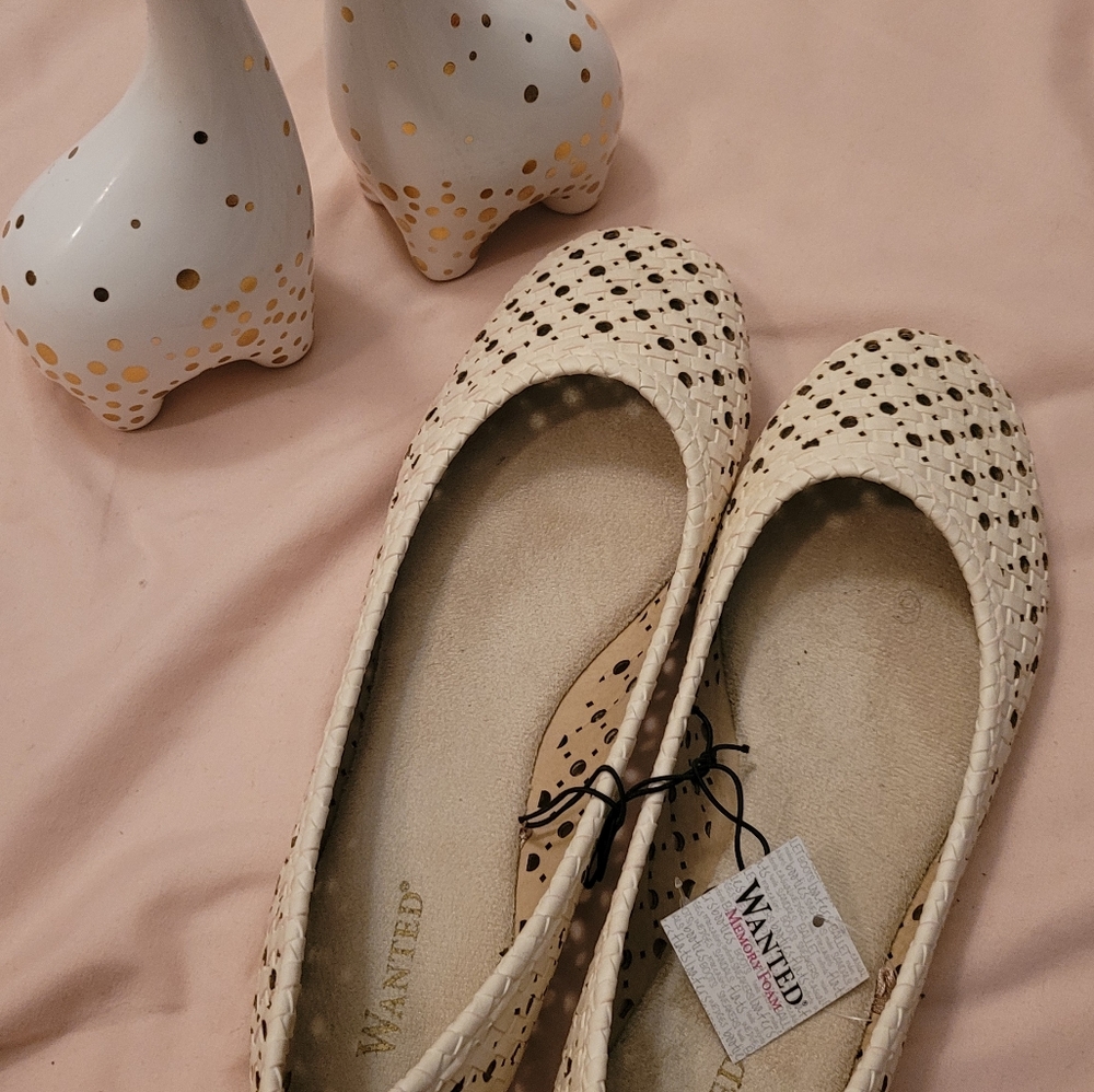 NWT cream flats